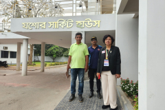 Dr.-Zaidi-at-Circuit-House-with-Guides-from-Gandhi-Ashram-Bangladesh